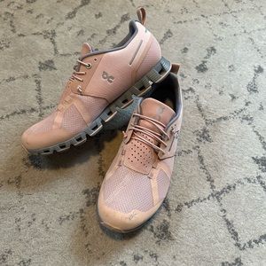 ON cloud running shoes- size 9- light pink